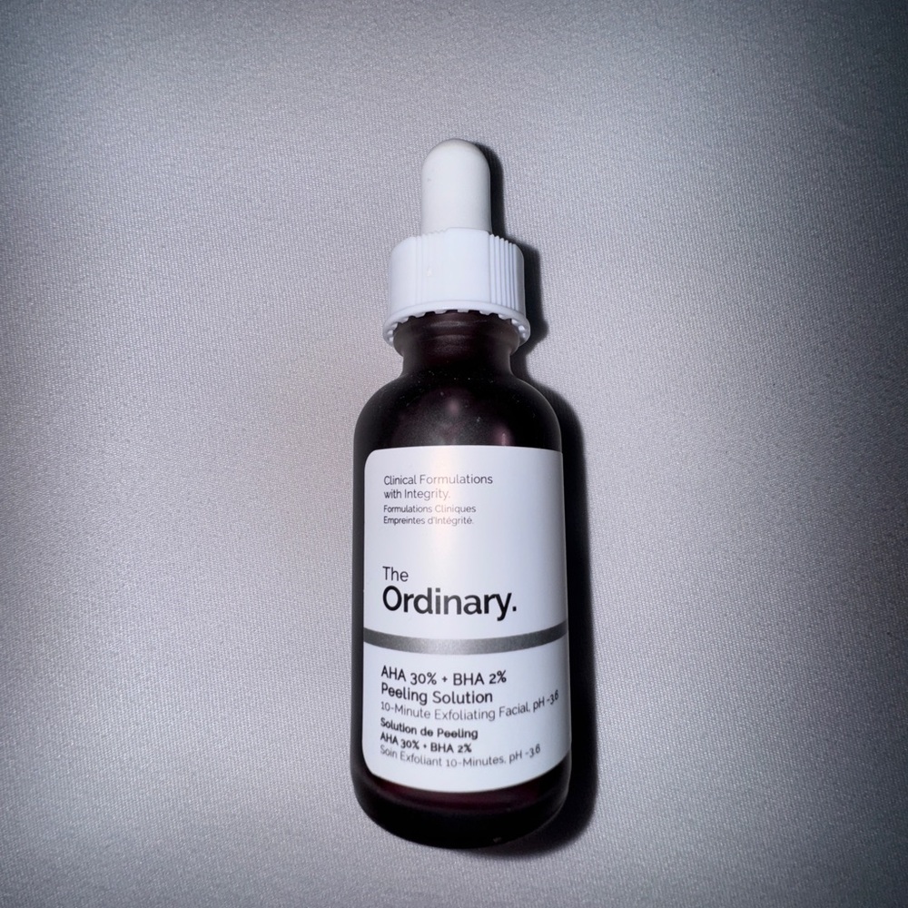 The Ordinary AHA 30% + BHA 2% Peeling Solution - Black and White